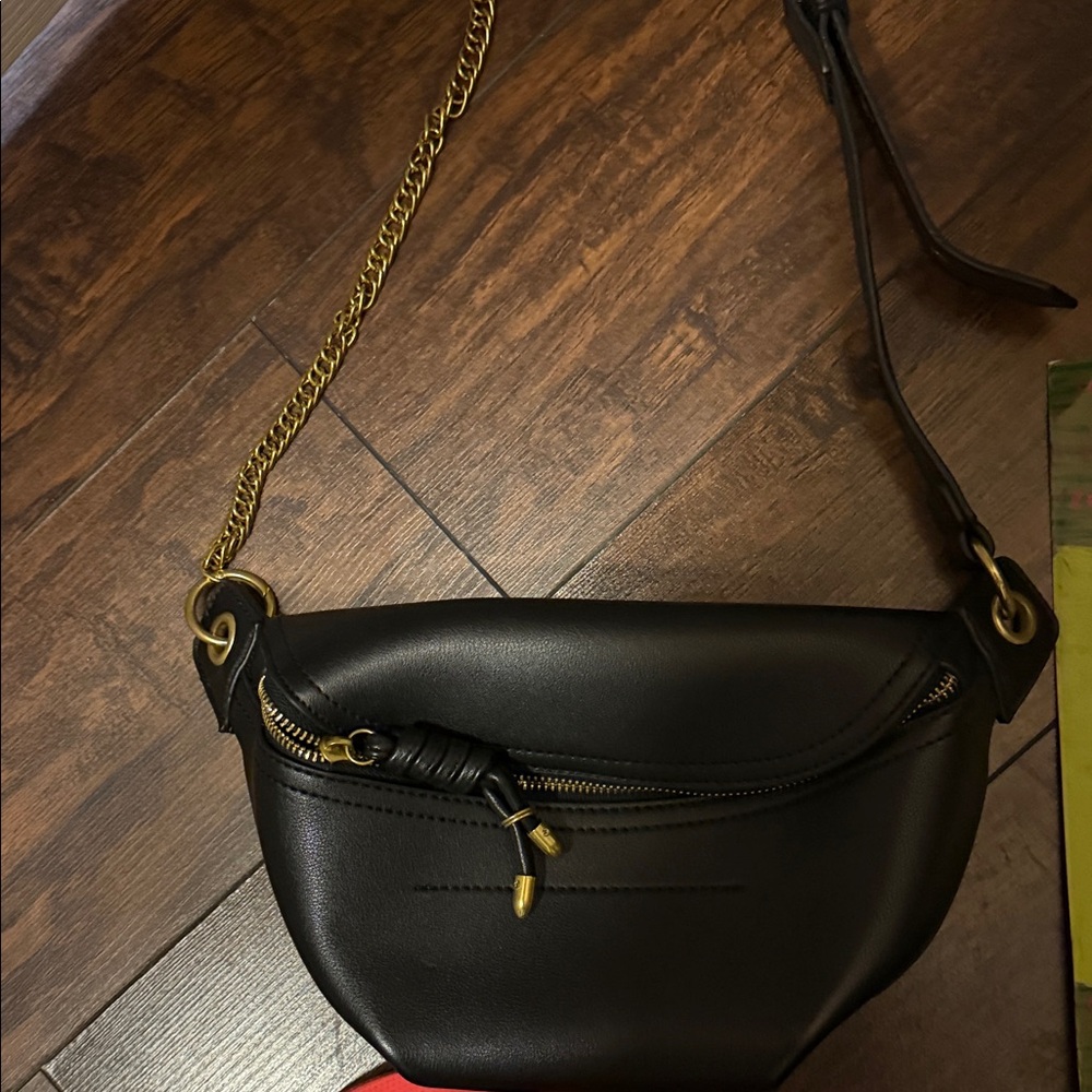 Elegant Black Leather Crossbody Bag
